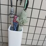傘たてをベルメゾンネットで購入しました。白いモダンなデザイン