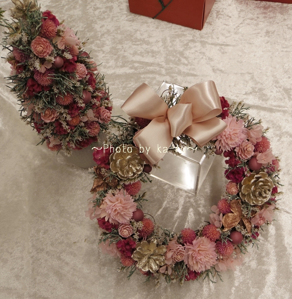 日比谷花壇「リース」と「クリスマスツリー」ピンク
