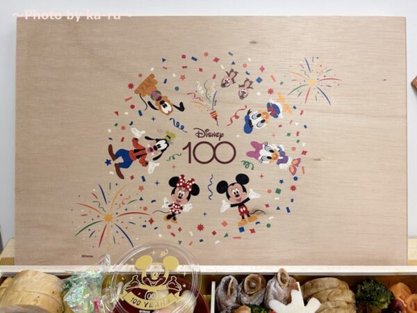 2024年おせち特段中「ディズニー100」100周年デザイン